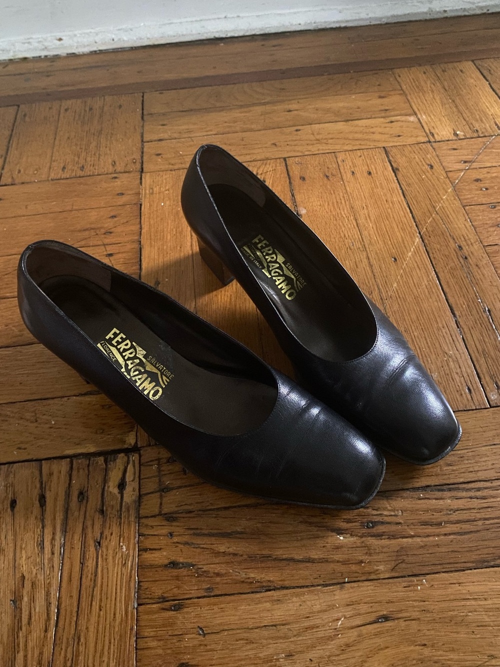 Salvatore Ferragamo Size (10) Ten Women's Heels Slip-On Black Leather Shoes - Picture 11 of 11